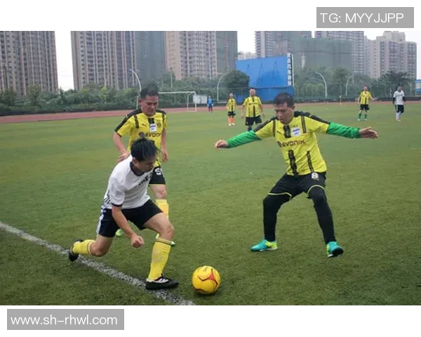 维快速与比利亚雷的激烈对决展现足球魅力与团队精神 维快速与比利亚雷的激烈对决展现足球魅力与团队精神