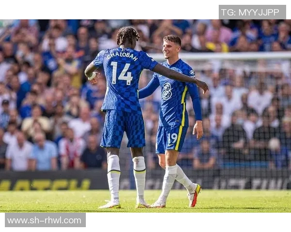 达尼洛的足球之路:从青训小将到国际赛场的闪耀明星 达尼洛的足球之路:从青训小将到国际赛场的闪耀明星