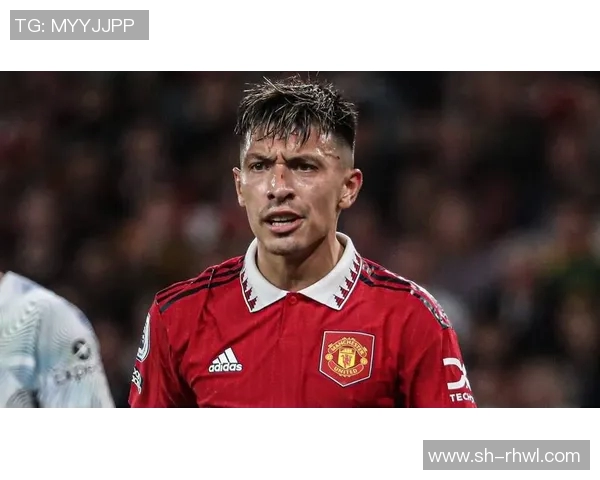 马丁内斯的传奇人生与足球之路：从青涩少年到世界级球星的蜕变与成长